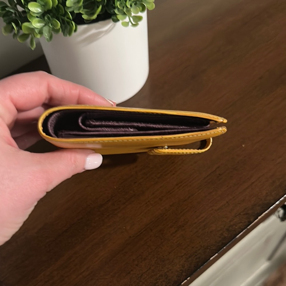 Louis Vuitton Yellow Epi Wallet - Picture 4 of 11